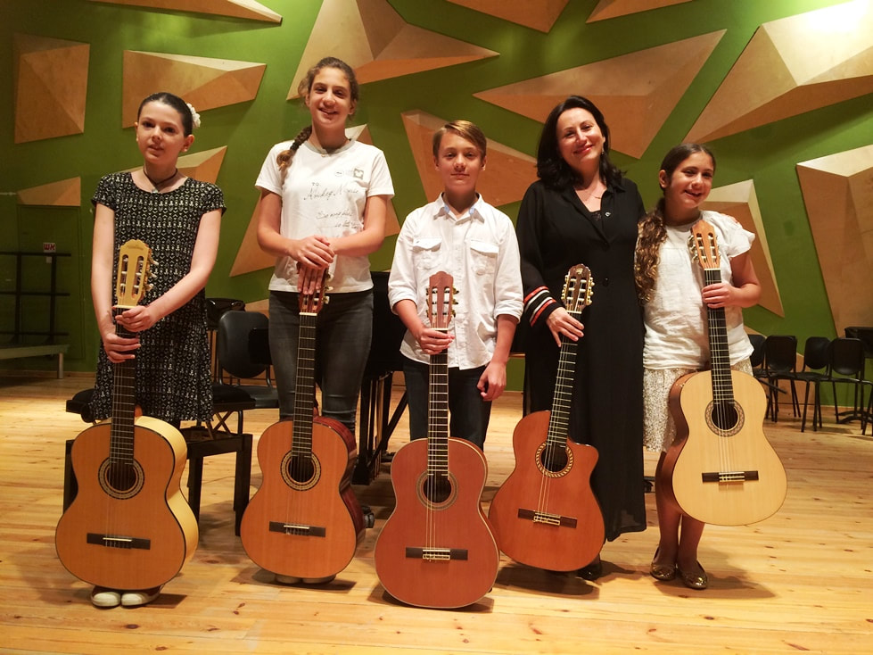 Photo of the Classical Guitars Ensemble and Mariana Altengof